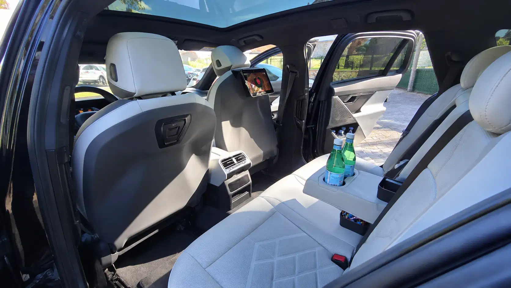 Intérieur cuir perforé d’un break BMW haut de gamme